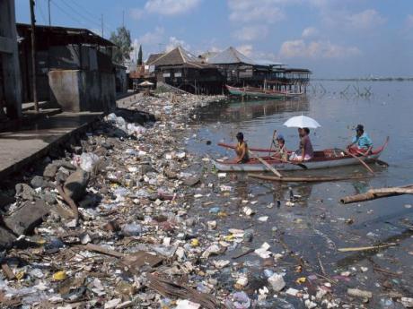 Okyanuslarda plastik atık birikti