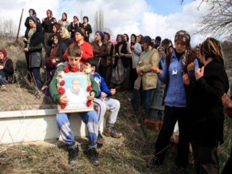 Trafik kazasında ölen TEKEL işçisi toprağa verildi