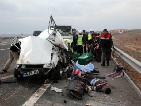 Trafik canavarı 5 can aldı