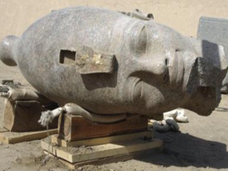 3. Amenhotep'in dev heykeli bulundu