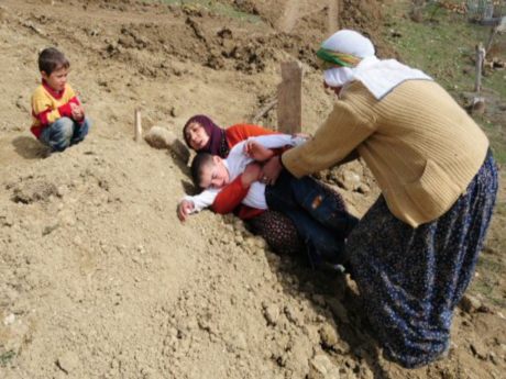 Annesinin öldüğünü bugün öğrendi