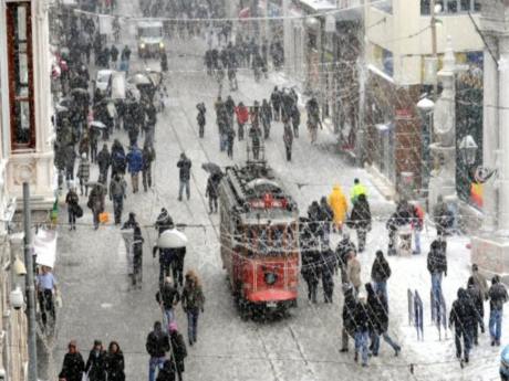 İstanbul'da karla karışık yağmur başladı