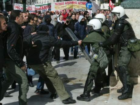 Atina'da göçmen karşıtı protesto