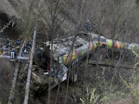 İtalya'da tren raydan çıktı