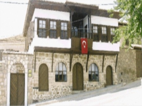 Kuşaktan kuşağa Turhan Selçuk