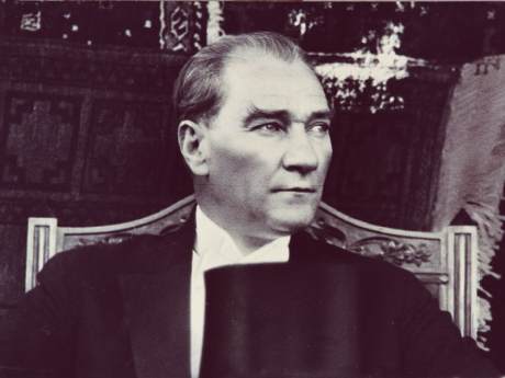 Atatürk büstüne saldırı (23.04.2010)