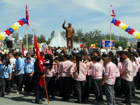 KKTC'de Bülent Ecevit heykeli