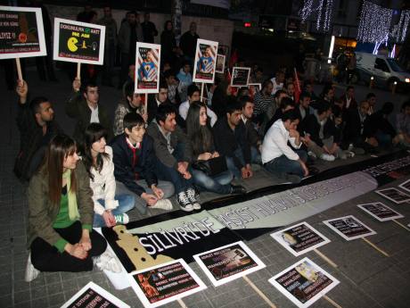 CHP'li gençlerden protesto