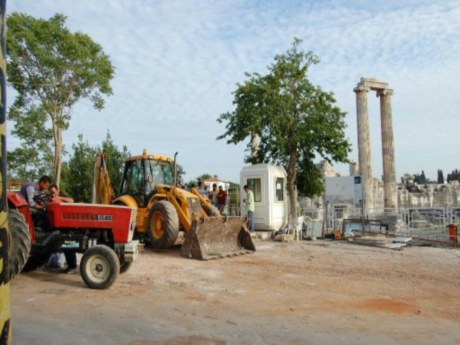 Apollon Tapınağı'na ziyaretçi girişi yeniden başladı