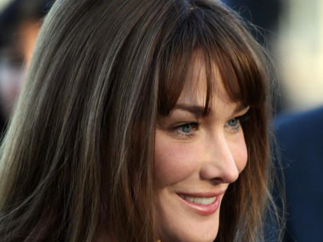 Carla Bruni'den erotik çeviriler