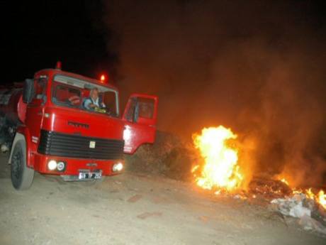 Bodrum çöplüğünde yangın