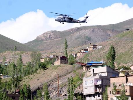 Askeri helikopter düştü: 3 şehit