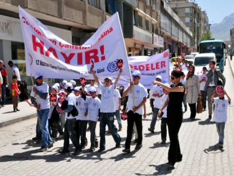 'Çocuk işçiliğine hayır' yürüyüşü