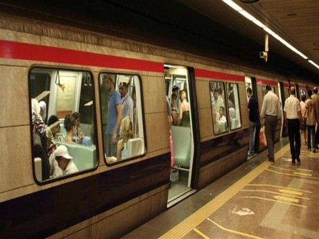 İstanbul metrosunda son seferler yarım saat öne alındı