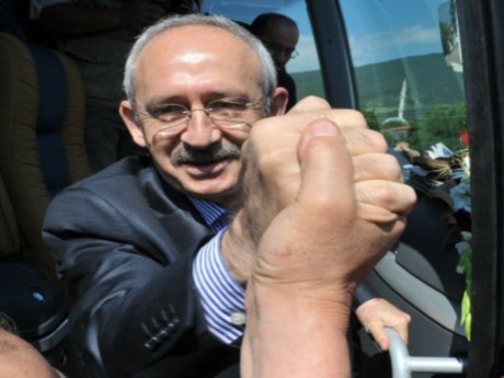 Kılıçdaroğlu, genel merkezin çalışanları ile bir araya geldi