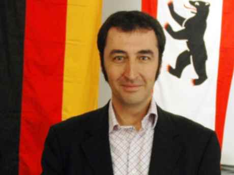 Cem Özdemir yeşil sahada