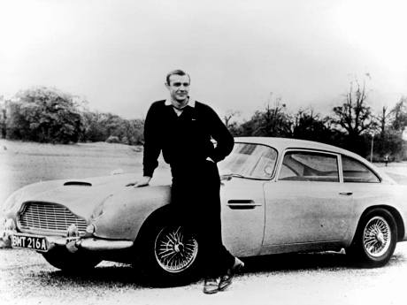 James Bond'un Aston Martin'i açık artırmaya çıkıyor