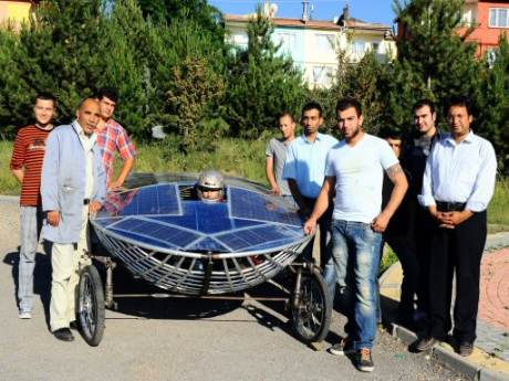 Güneş enerjisi ile çalışan otomobil yaptılar