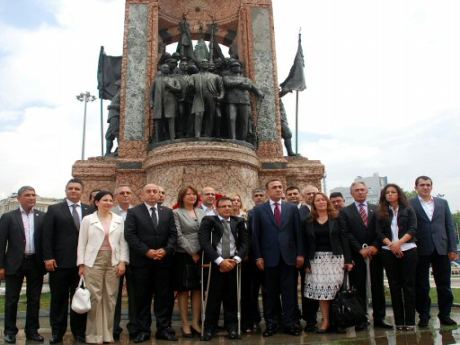 CHP İstanbul İl Yönetimi göreve başladı