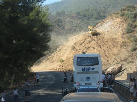 Yol çalışması isyan ettirdi