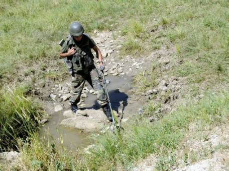 Yola döşenen mayın imha edildi