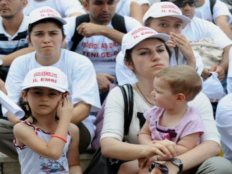 Sözleşmeli öğretmenlerden protesto