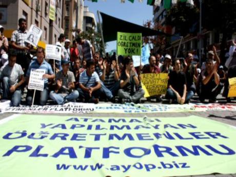 Ataması yapılmayan öğretmenlerden protesto