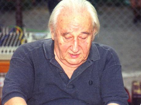 Oktay Akbal'a Barış Ödülü