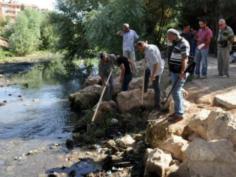 Dere yatağında 2 el bombası bulundu