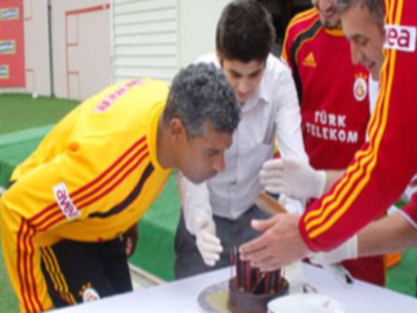 Rijkaard 48. yaş gününü kutladı