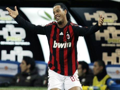 Ronaldinho, Milan'dan ayrılıyor