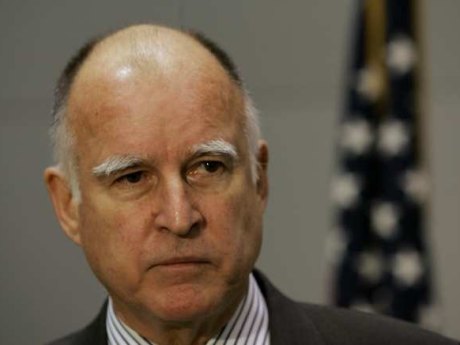 Jerry Brown resmen Kaliforniya valisi