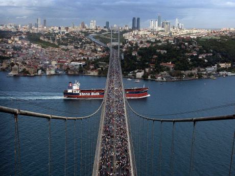 İstanbul Boğazı'ndan geçen gemi sayısı azaldı