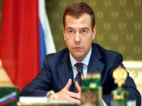 Medvedev ziyaretine grev engeli