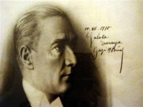 Atatürk, Galatasaray için imzalamış