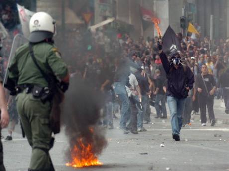 Tunus'ta işsizlik protestosu çatışmaya dönüştü