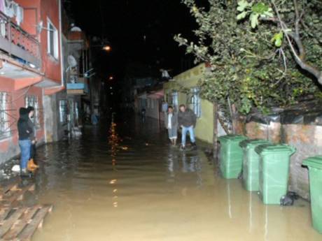 'Şuçlu doğa değil çarpık kentleşme'