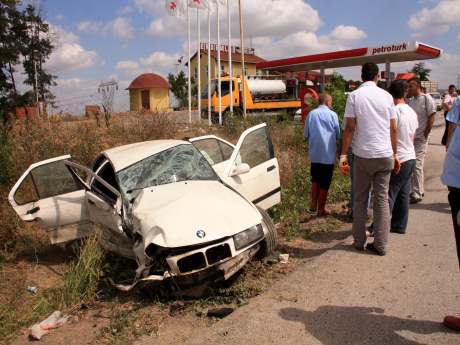 Bursa'da otomobil devrildi: 2 ölü