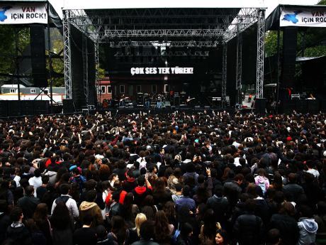 'Van İçin Rock' konserinde 500 bin lira toplandı