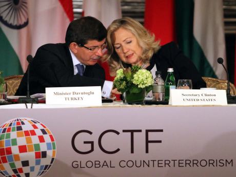 Clinton geliyor: Gündem Afganistan