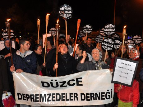 Düzceliler '12 Kasım'ı unutmadı