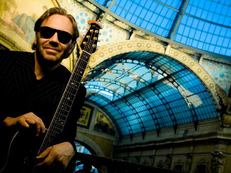 Al di Meola Zülfü Livaneli'nin 40. sanat yılını kutluyor