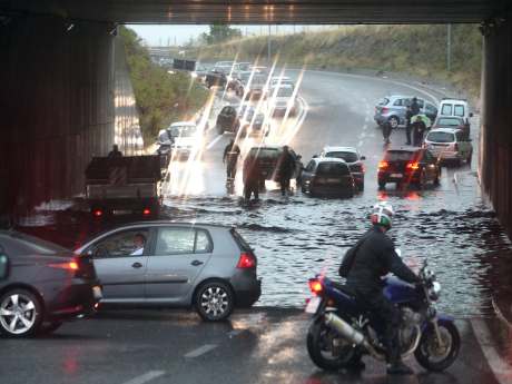 İtalya'da sel yine can aldı: 4 ölü