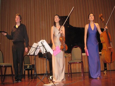 Albert Long Hall'de Ateşli Trio Konseri