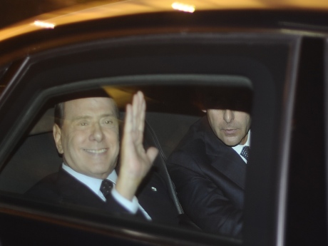 Berlusconi'nin aşk şarkıları satmadı