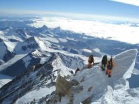 Everest'te mahsur kaldılar