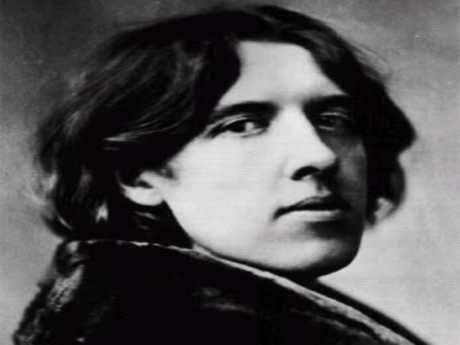 Oscar Wilde'ın mezarına ''öpücük geçirmeyen'' koruma