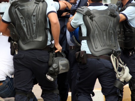 Gül'ü protestoya 11 gözaltı