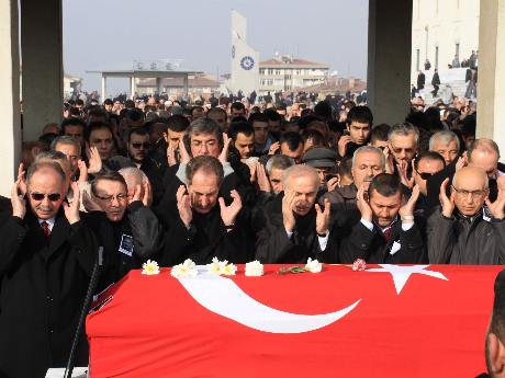 Sönmez Atasoy son yolculuğuna uğurlandı