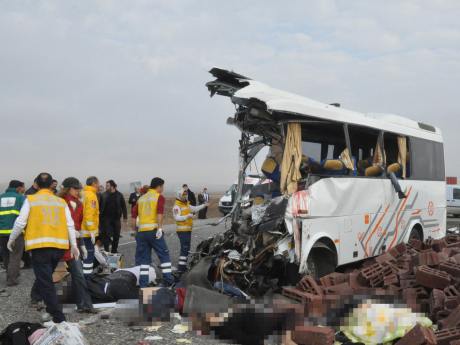 Diyarbakır'da katliam gibi kaza: 25 ölü